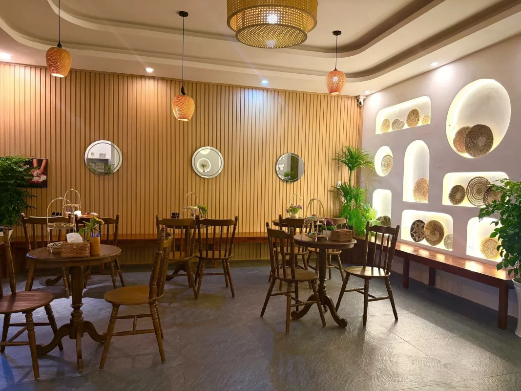 Lounge nội thất ấm áp tại Lion Spa Phú Quốc