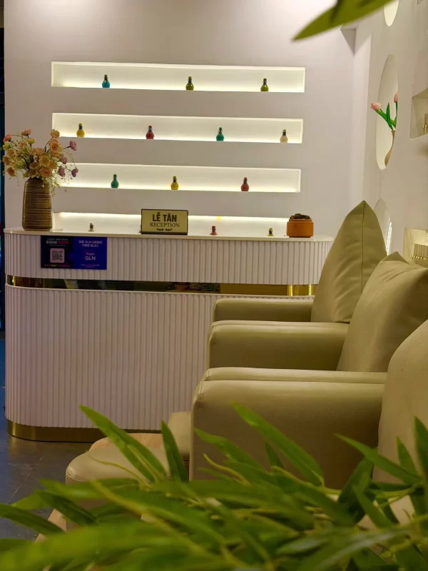 Quầy lễ tân Lion Spa Phú Quốc với không gian tiếp khách ấm cúng